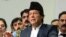 عمران خان کراچی میں میڈیا سے بات کررہے ہیں۔ 14 دسمبر 2017