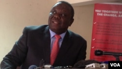 Former Prime Minister Morgan Tsvangirai addressing journalists in Harare Wednesday, September 18, 2013. - VOA