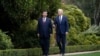 美国总统拜登和中国国家主席习近平在加利福尼亚州伍德赛德举行会晤后一起散步。（资料照片，2023年11月15日）