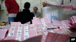 Voting officials count ballots in a polling station, Rome, Feb. 25, 2013.