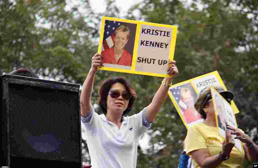 Royalist Protester at Bangkok Embassy Holds Sign Telling US Ambassador to Thailand to Shut Up, December 16, 2011. (VOA - D. Schearf)