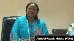 La procureure de la Cour pénale internationale Fatou Bensouda devant le parlement du Niger, Niamey, le 25 avril 2017. (VOA/ Abdoul-Razak Idrissa)