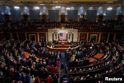 Presiden AS Joe Biden menyampaikan pidato kenegaraannya sebelum sesi bersama Kongres di Gedung Capitol AS di Washington, AS, 7 Februari 2023. (Foto: REUTERS/Kevin Lamarque)