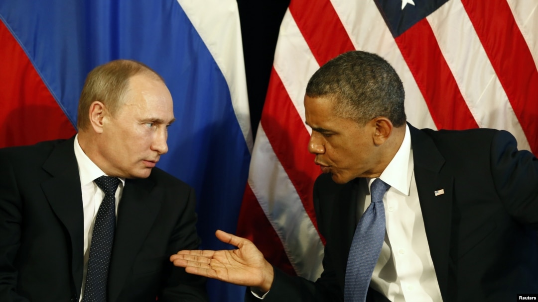 Presiden Rusia Vladimir Putin (kiri) dan Presiden AS Barack Obama bertemu di sela-sela KTT G-20 di Meksiko (18/6).
