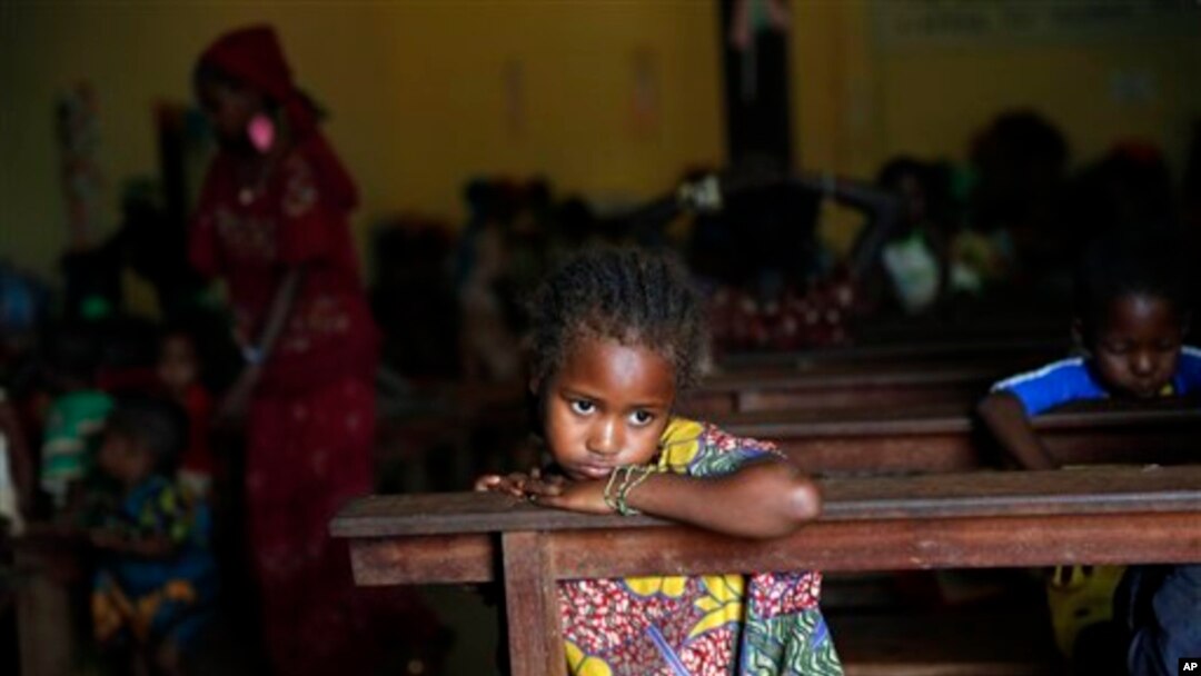  A Muslim child sits inside the St. Pierre church where she and hundreds of other Muslims are seeking refuge in Boali, Central African Republic, some 80kms (50 miles) north-west of Bangui, Thursday, Jan. 23, 2014. Clashes erupted between Anti-Balaka Chri