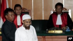 Umar Patek, an Indonesian militant charged in the 2002 Bali terrorist attacks, arrives at his trial in Jakarta, Indonesia, February 13, 2012.