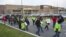 Trabajadores de Walmart en Chicago se unieron a la protesta nacional durante el tradicional Viernes negro.