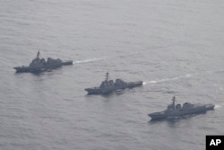 지난 2월 한반도 인근 공해상에서 미한일 해군이 연합 미사일 방어 훈련을 실시했다. 왼쪽부터 일본 해상자위대 이지스구축함 아타고함, 미 해군의 알레이 버크급 유도미사일구축함 USS 배리함 , 한국 해군의 이지스구축함 세종대왕함.