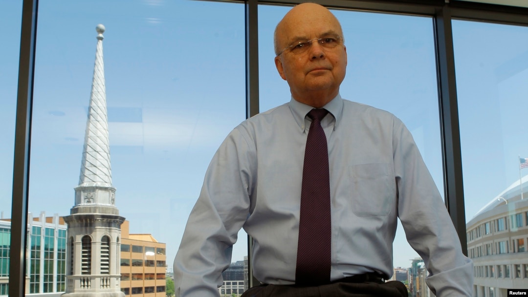 Mantan Direktur CIA Michael Hayden siap menghadapi kecaman, jika laporan metode interogasi CIA terhadap tersangka teroris dirilis hari Selasa 9/12 (foto: dok).