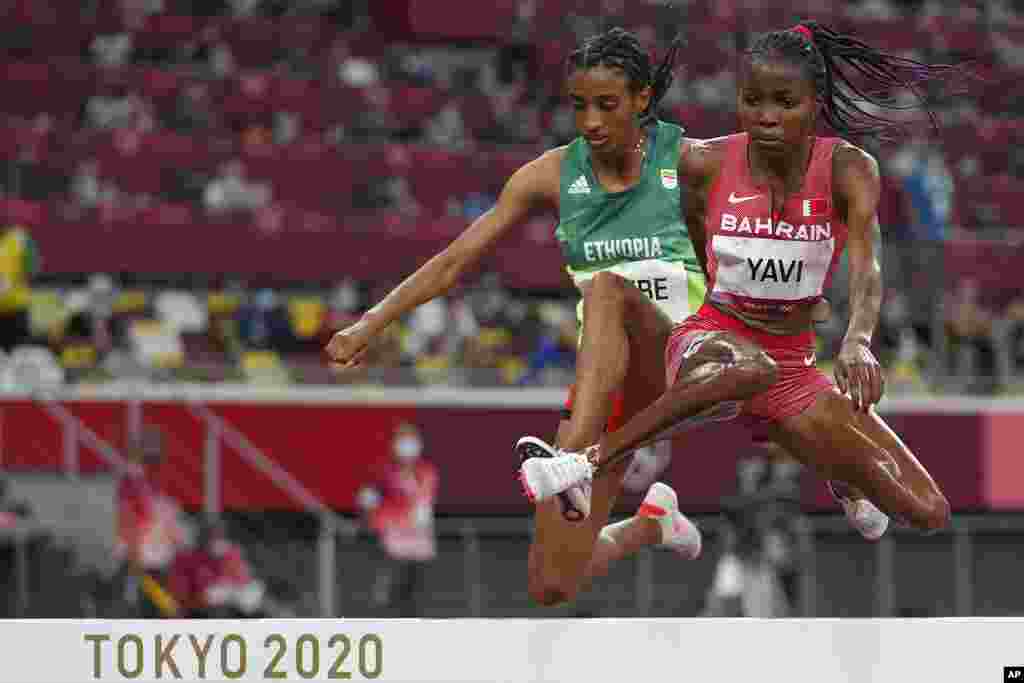 Winfred Yavi, of Bahrain, and Mekides Abebe, of Ethiopia, compete in the final of the women's 3,000-meters steeplechase at the 2020 Summer Olympics, Wednesday, Aug. 4, 2021, in Tokyo. (AP Photo/Matthias Schrader)
