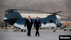 Майк Помпео и посол США в Афганистане Джон Бас