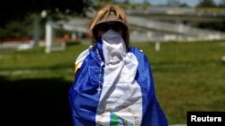 A Nicaraguan woman living in El Salvador demonstrates in support of Nicaraguans protesting against the Ortega government, at Masferrer Square in San Salvador, El Salvador, July 19, 2018.