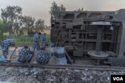 Nearly 100 people were injured in a train accident north of Cairo in in Egypt's Qalioubia province, April 18, 2021. (Hamada Elrasam/VOA)