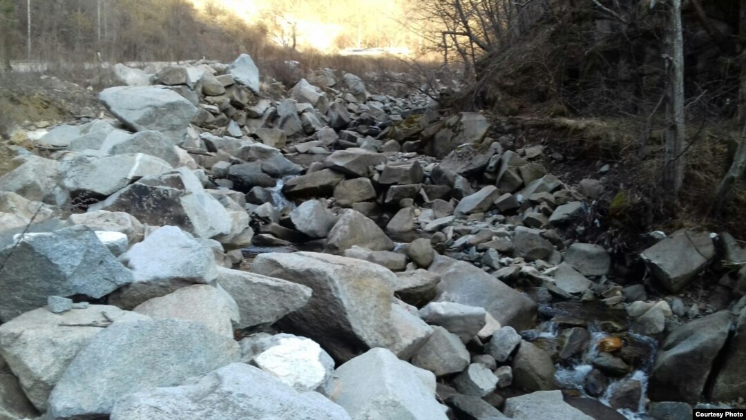 Arhiva, ilistracija - Suvo korito reke Jošanica, nakon izgradanje mini hidro elektrane (Foto: Udruženje "Odbranimo reke stare planine", ustupio Milan Tokić)