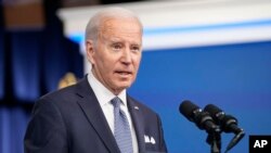 El presidente Joe Biden reconoció que un documento con marca de “secreto” de su época como vicepresidente fue encontrado en su “biblioteca personal” en su casa en Wilmington, Delaware, junto con otros documentos encontrados en su garaje.