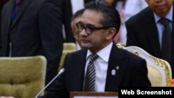 Menlu RI Marty Natalegawa mendorong pemerintah Burma untuk memberikan status hukum kepada warga Muslim Rohingya (foto: dok). 