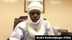 Abdoulaye Sabre Fadoul, ministre-secrétaire général du gouvernement et président du comité technique du haut comité des réformes institutionnelles à N’Djamena, Tchad, 13 juin 2017 (VOA/André Kodmadjingar)