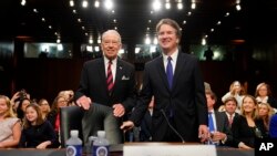 Shugaban kwamitin shari'a Chuck Grassley tare da Brett Kavanaugh, 