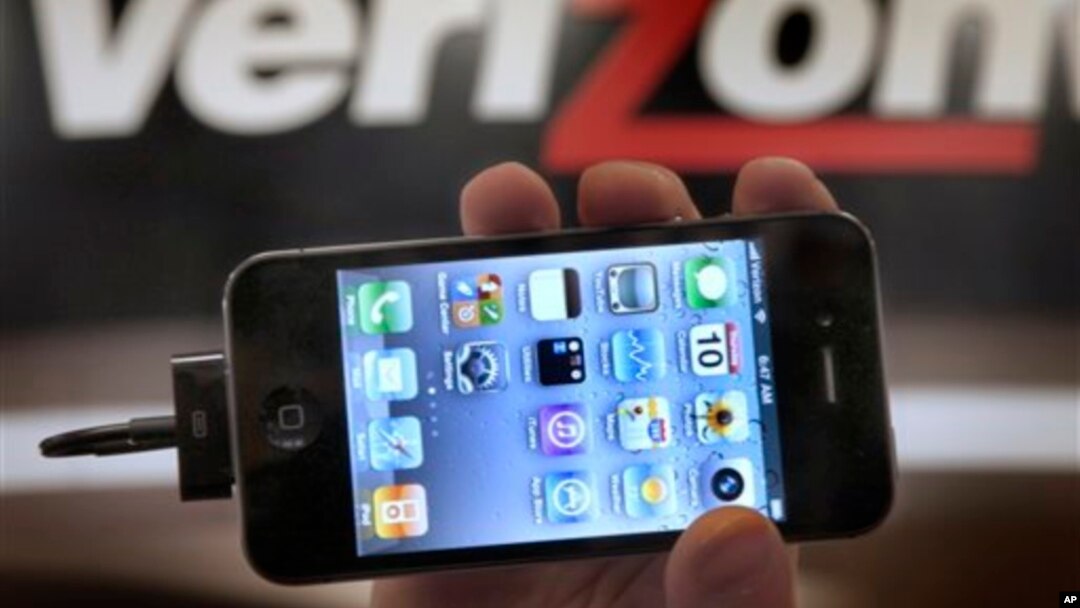 Sebuah iPhone 4G di toko Verizon, di Beachwood, Ohio, Februari 2011. (Foto:Dok)