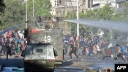 Los manifestantes llamaron a los manifestantes a expandir sus manifestaciones a distritos ricos hasta ahora no afectados por la ola de manifestaciones, centrándose en un importante centro comercial.