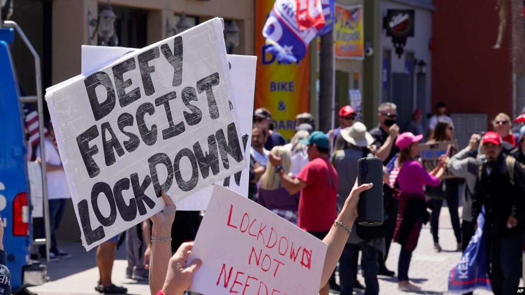 Protesters demonstrate against stay-at-home orders that were put in place due to the COVID-19 pandemic, in Huntington Beach, California, April 17, 2020. 