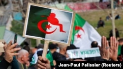 Les Algériens ont manifesté massivement ces dix derniers jours à Alger et dans le reste du pays contre la perspective d'un 5e mandat du chef de l'Etat.