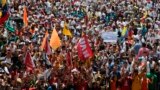 دانشجویان ونزوئلایی با فراخوان خوان گوایدو، رئیس جمهوری موقت ونزوئلا، روز یکشنبه در راهپیمایی علیه نیکلاس مادورو&nbsp; شرکت کردند.