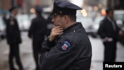 Según la policía, la práctica de parar y cachear a los transeúntes desalienta a los delincuentos en Nueva York.