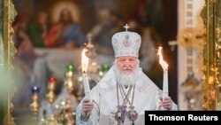 El patriarca Kirill líder de la iglesia ortodoxa rusa durante el servicio de Pascua en Moscú, Rusia, el domingo 2 de mayo de 2021.
