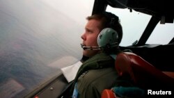 Pilot Australia Marc Smith, melakukan pencarian pesawat Malaysia Airlines MH370 di atas Samudera Hindia (24/3). 