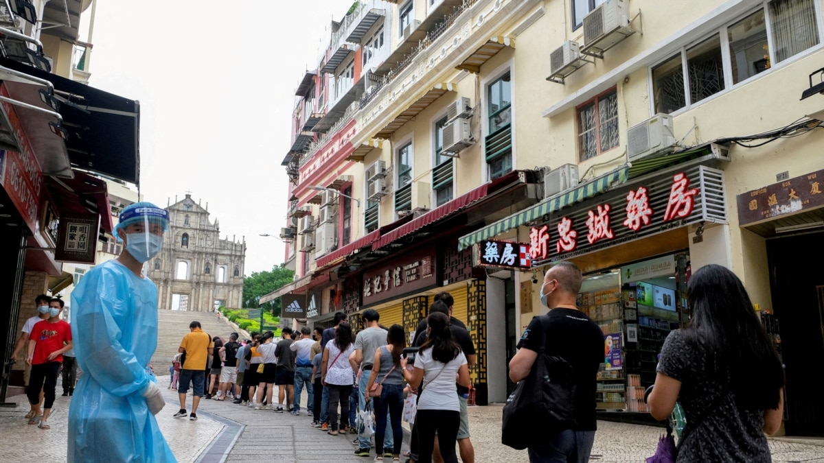 随着感染人数飙升，澳门启动更多新冠病毒检测