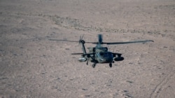 Sebuah helikopter Black Hawk UH-60 milik militer Amerika sedang terbang rendah dalam operasi di timur laut Suriah, 29 Oktober 2024. (Foto: U.S. Army by Capt. Daniel Andrews)