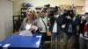 Željka Cvijanović glasa na referendumu održanom 25. septembra prošle godine
