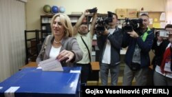 Željka Cvijanović glasa na referendumu održanom 25. septembra prošle godine