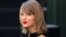 Taylor Swift de 25 años le reclamó a Apple pagar regalias por uso de su música y agregó:"Nosotros no les pedimos celulares gratis". 