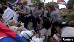 La Damas de Blanco esperan asistir a la misa que ofrecerá el papa Francisco y pedirán que abogue por la liberación de los presos políticos en Cuba.