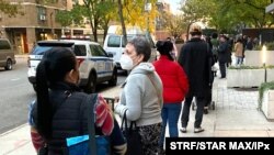 La votación temprana sigue con fuerza en Nueva York y otros estados, como muestra esta foto tomada el martes, 27 de octubre, en las calles de la Gran Manzana.