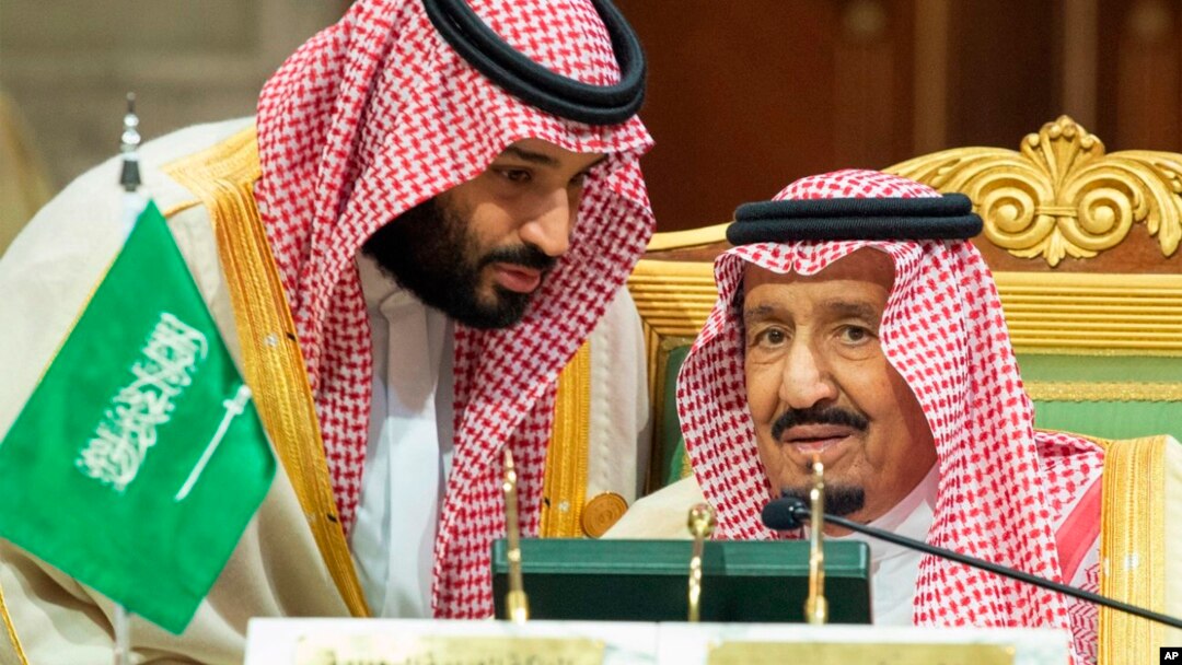 Raja Arab Saudi Salman (kanan) dan putra mahkota Pangeran Mohammed bin Salman. 