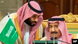 سلمان بن عبدالعزیز، پادشاه عربستان (راست) و محمد بن سلمان، ولیعهد عربستان سعودی