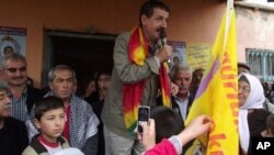Ganî Ruzgar Şavata di kombûneke hilbijartinê de ligel piştgirên xwe ye.