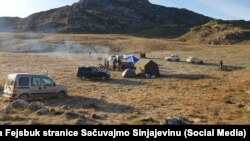 Aktivisti organizacije "Sačuvajmo Sinjajevinu" na području gde je planirano održavanje vojne vježbe na planini Sinjajevina (Foto: organizacija "Sačuvajmo Sinjajevinu")