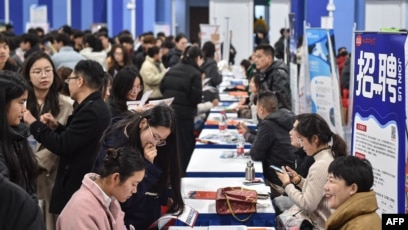 中国1222万应届毕业生涌入职场，就业压力加剧政策难解根本困境