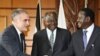 Kenyan President Mwai Kibaki (c) and Prime Minister Raila Odinga (r) greeting the chief prosecutor for the International Criminal Court, Luis Moreno-Ocampo, ahead of their meeting in Nairobi (Nov 2009 file photo)