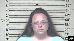 Kim Davis, pegawai pemda AS yang menolak terbitkan surat nikah bagi pasangan gay. (Foto: dok.)