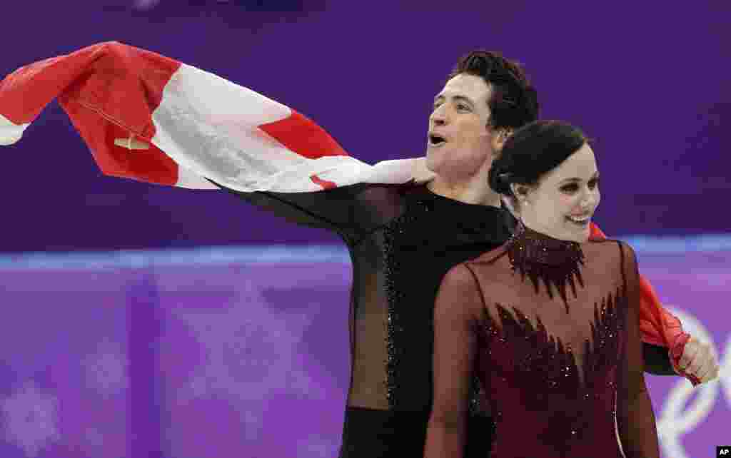 2018年冬季奥运会上，加拿大选手沃尔图和莫伊尔（Tessa Virtue和Scott Moir）2月20日在韩国江陵获得冰舞自由舞滑冰金牌。（2018年2月20日）