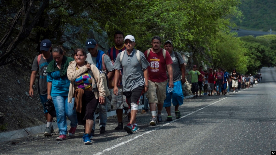 Para migran Honduras dalam perjalanan menuju Amerika.