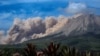 Erupsi Gunung Sinabung tampak dari Desa Kuta Rakyat di Karo, Sumatera Utara, 11 Maret 2021. (Foto: Sastrawan Ginting/Antara Foto via Reuters)