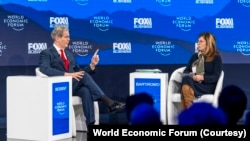 스콧 베선트 미국 재무장관이 20일 스위스 다보스-클로스터스에서 열린 세계경제포럼(WEF) 연차총회에서 진행된 한 세션에서 발언을 하고 있다.