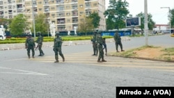 Militares patrulham uma das principais praças de Maputo, em mais um dia de protestos, convocado por Venâncio Mondlane, Moçambique, 7 de novembro 2024