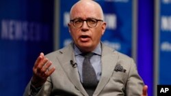 Michael Wolff moderando una conversación en el Newseum de Washington en abril de, 2017.